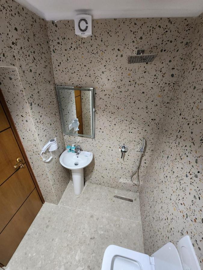 Pietro Guesthouse 2 Тирана Екстериор снимка